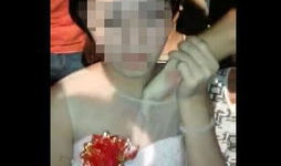 摸胸的视频,网络热传摸胸视频引发热议